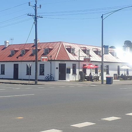 The Caledonian Inn Port Fairy Exteriör bild