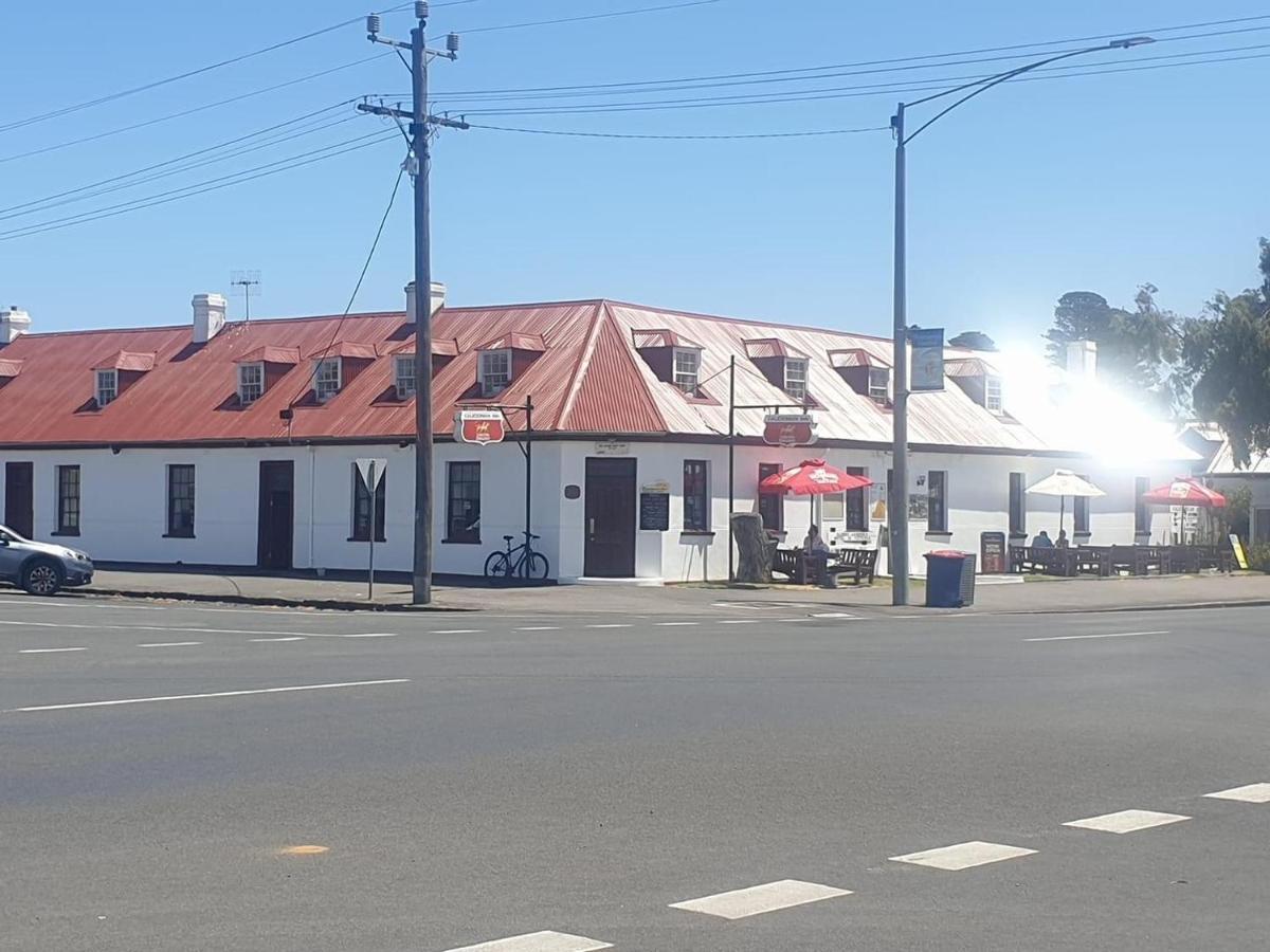 The Caledonian Inn Port Fairy Exteriör bild
