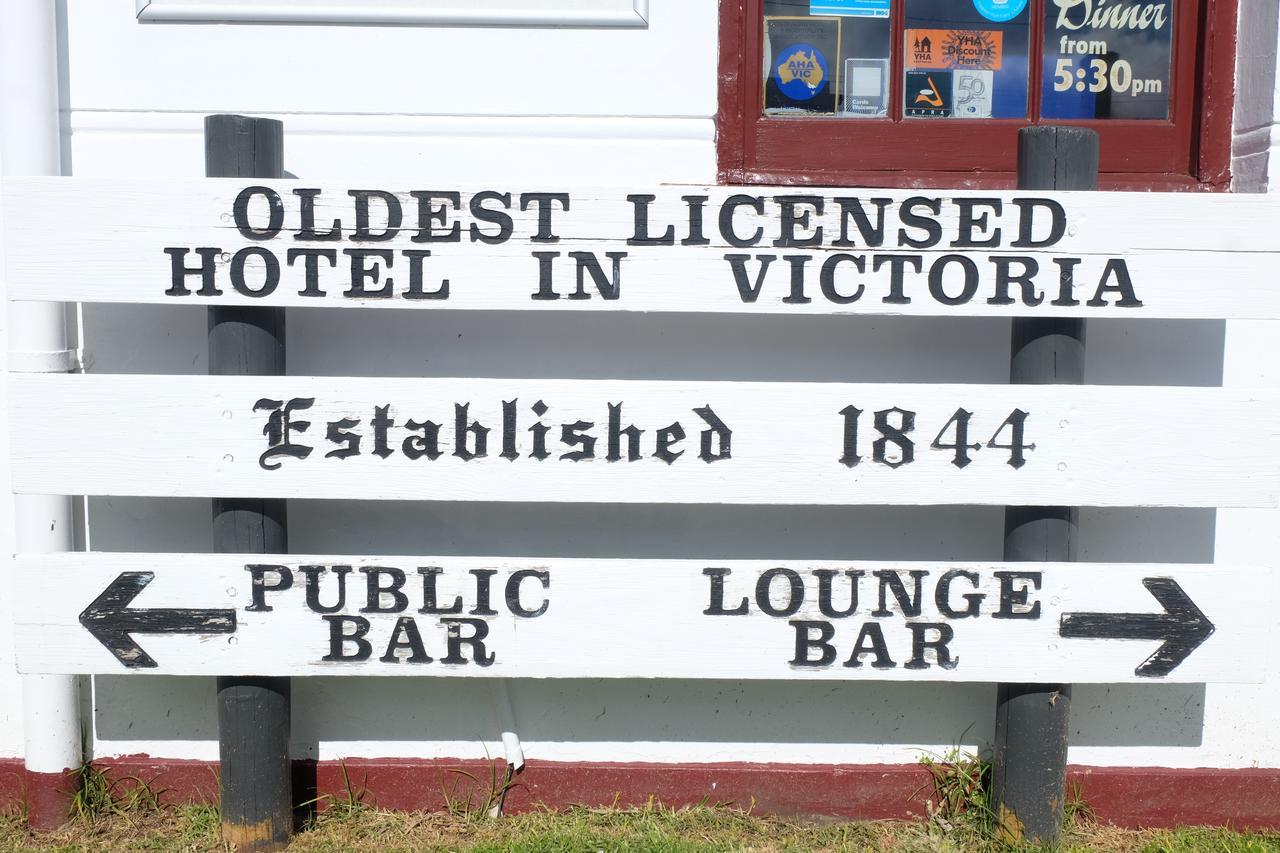 The Caledonian Inn Port Fairy Exteriör bild